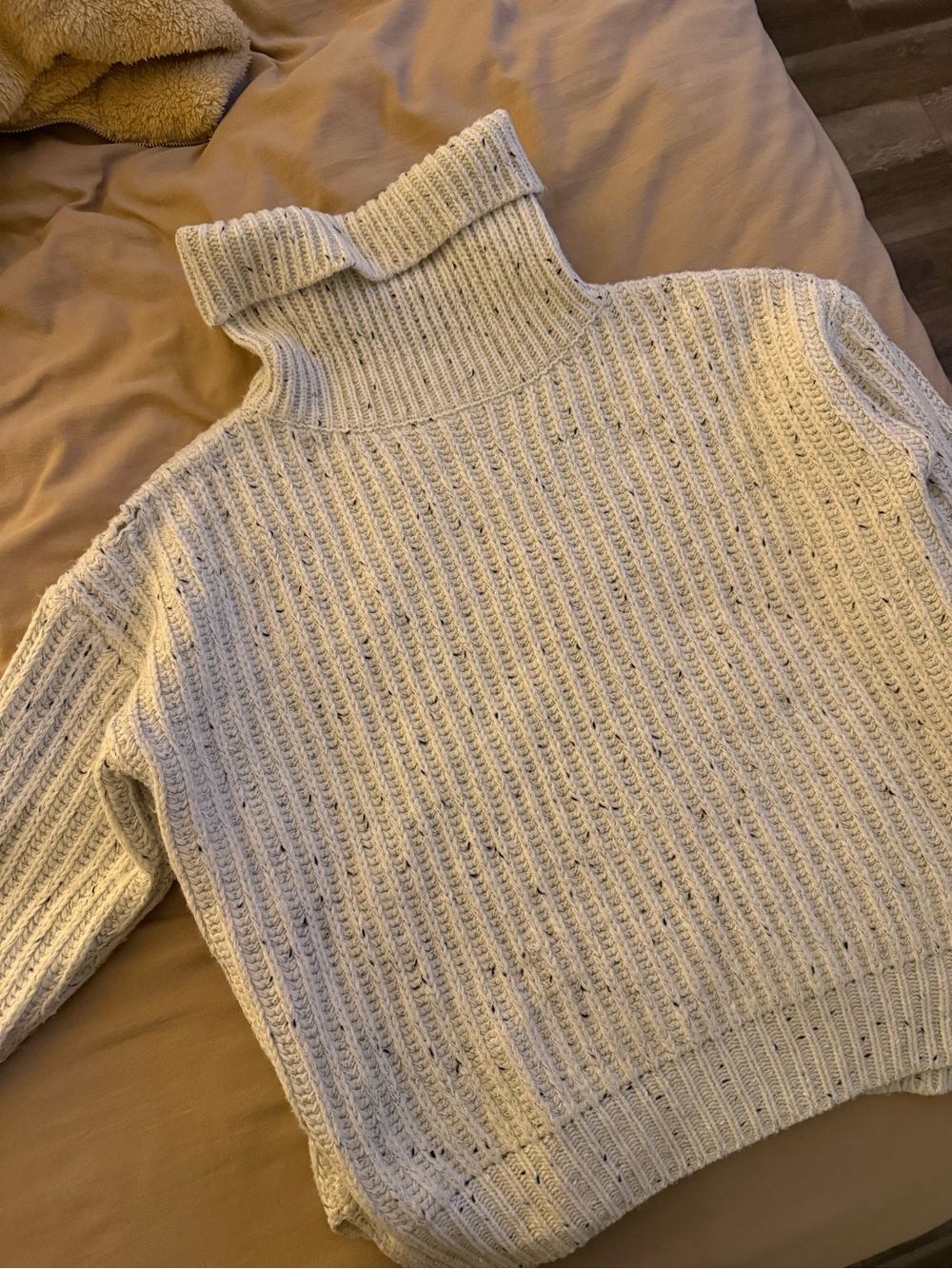 Cropped turtleneck - Picture 2 of 2